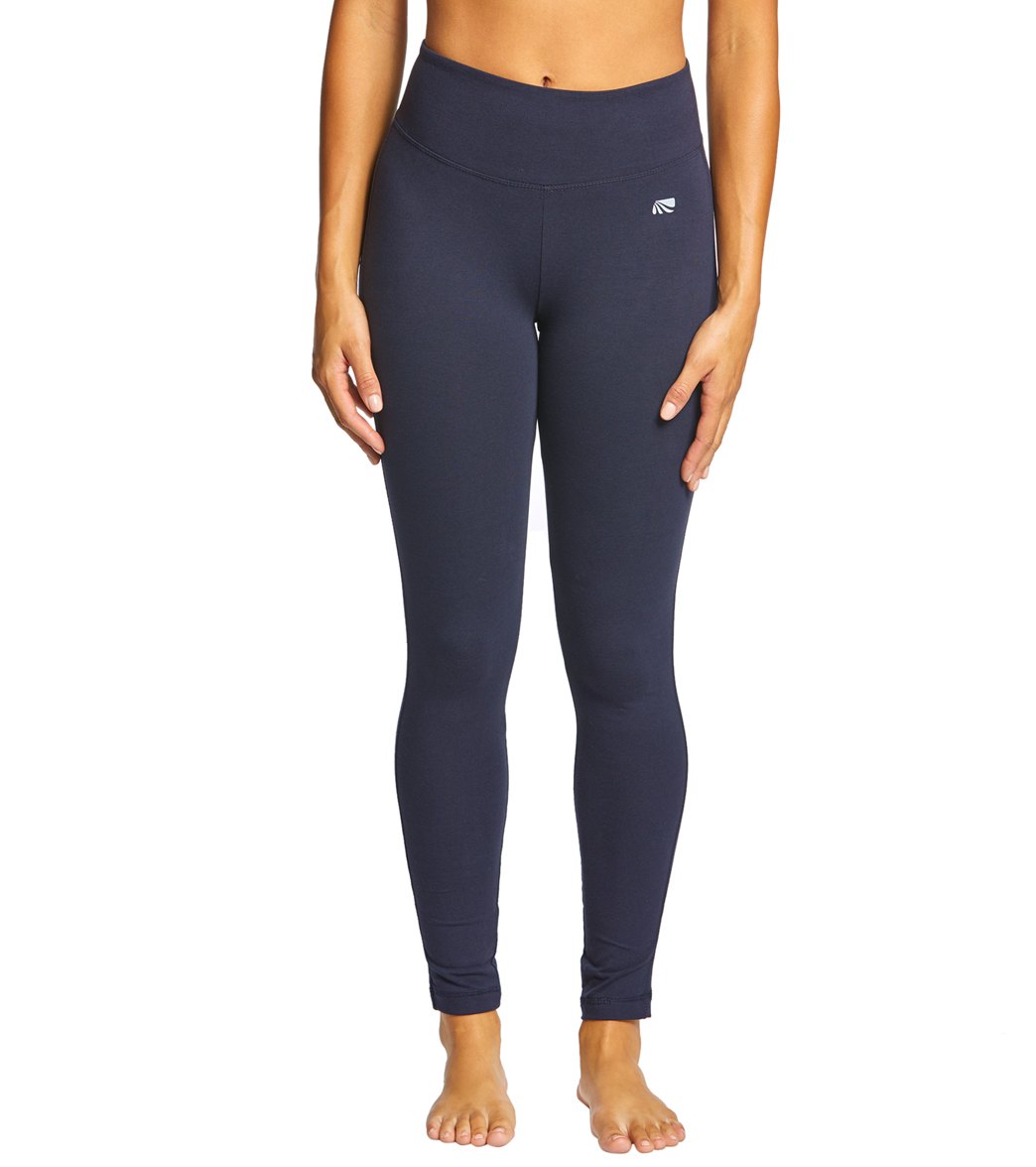 female workout leggings demonstrating tummy control waistband